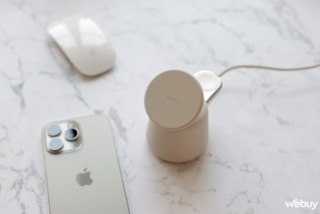Đế sạc không dây 2 trong 1 dành cho người dùng hệ "Táo": Thiết kế tối giản, hỗ trợ MagSafe 15W, sạc đồng thời iPhone và Apple Watch/AirPods- Ảnh 10. Đế sạc không dây 2 trong 1 dành cho người dùng hệ "Táo": Thiết kế tối giản, hỗ trợ MagSafe 15W, sạc đồng thời iPhone và Apple Watch/AirPods- Ảnh 10.