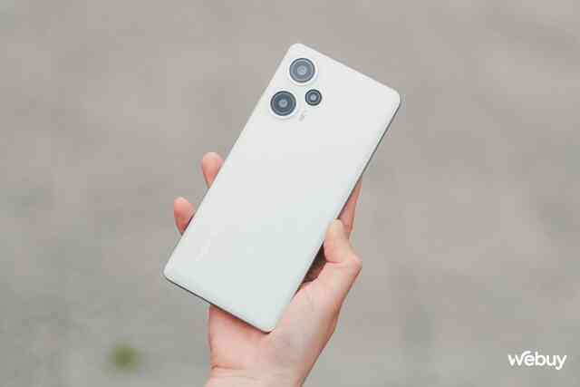 Smartphone Xiaomi này giá dưới 5 triệu có Snapdragon 7+ Gen 2 một triệu điểm AnTuTu, màn hình OLED 120Hz, pin 5000mAh- Ảnh 2. Smartphone Xiaomi này giá dưới 5 triệu có Snapdragon 7+ Gen 2 một triệu điểm AnTuTu, màn hình OLED 120Hz, pin 5000mAh- Ảnh 2.