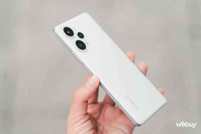 Smartphone Xiaomi này giá dưới 5 triệu có Snapdragon 7+ Gen 2 một triệu điểm AnTuTu, màn hình OLED 120Hz, pin 5000mAh- Ảnh 3. Smartphone Xiaomi này giá dưới 5 triệu có Snapdragon 7+ Gen 2 một triệu điểm AnTuTu, màn hình OLED 120Hz, pin 5000mAh- Ảnh 3.