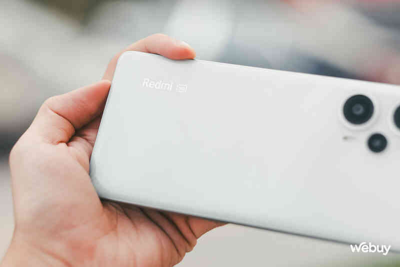 Smartphone Xiaomi này giá dưới 5 triệu có Snapdragon 7+ Gen 2 một triệu điểm AnTuTu, màn hình OLED 120Hz, pin 5000mAh- Ảnh 6. Smartphone Xiaomi này giá dưới 5 triệu có Snapdragon 7+ Gen 2 một triệu điểm AnTuTu, màn hình OLED 120Hz, pin 5000mAh- Ảnh 6.