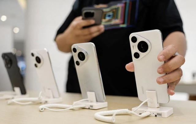 Chiếc điện thoại có bộ camera 'na ná iPhone Pro', giá chỉ 760 USD của Huawei khiến đế chế Apple lao đao- Ảnh 2. Chiếc điện thoại có bộ camera 'na ná iPhone Pro', giá chỉ 760 USD của Huawei khiến đế chế Apple lao đao- Ảnh 2.
