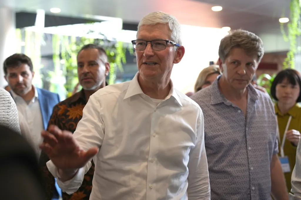 Đằng sau chuyến công du Đông Nam Á của Tim Cook