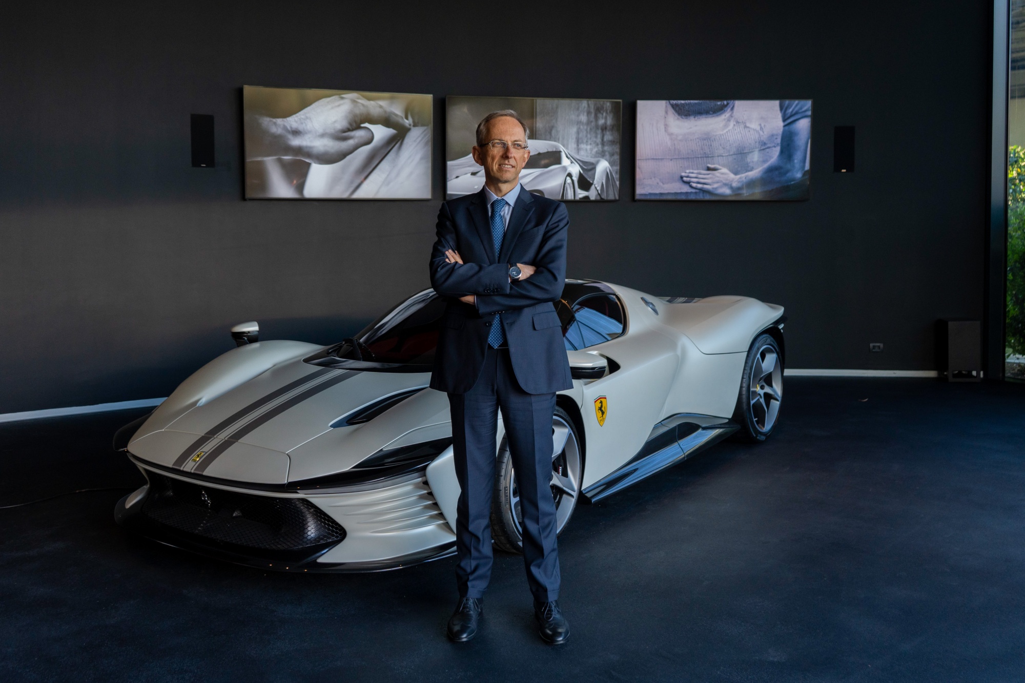 Ferrari dưới thời CEO Benedetto Vigna: Tự định vị là công ty xa xỉ, xây dựng thương hiệu dựa trên sự khan hiếm, 1 năm chỉ bán hơn 10.000 xe, hiện giá trị hơn cả Ford