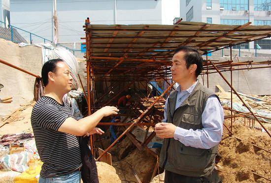 Sau trận mưa lớn công nhân tìm thấy manh mối xác tàu cổ 700 năm: Bên trong có Sau trận mưa lớn công nhân tìm thấy manh mối xác tàu cổ 700 năm: Bên trong có