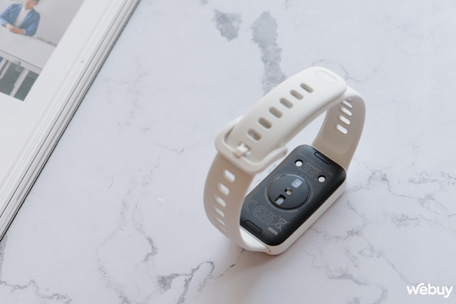 Đây là Huawei Band 9: Thiết kế gọn nhẹ, pin 14 ngày, giá chỉ 890.000 đồng- Ảnh 3. Đây là Huawei Band 9: Thiết kế gọn nhẹ, pin 14 ngày, giá chỉ 890.000 đồng- Ảnh 3.