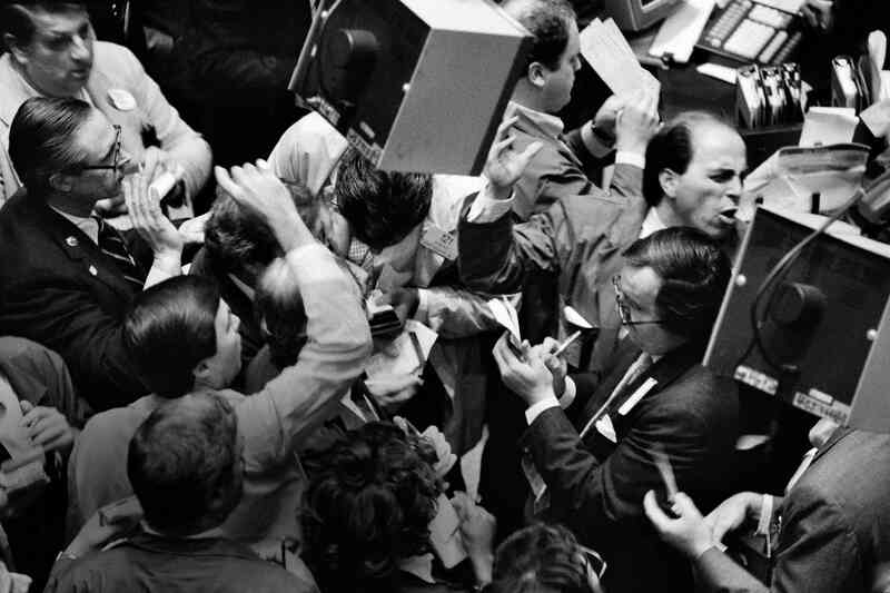 Warren Buffett lại đúng: Ôm mộng làm giàu nhanh, giới trẻ đổ tiền vào tệ nạn cờ bạc online, thậm chí biến thị trường chứng khoán thành nơi ‘đỏ đen’- Ảnh 11. Warren Buffett lại đúng: Ôm mộng làm giàu nhanh, giới trẻ đổ tiền vào tệ nạn cờ bạc online, thậm chí biến thị trường chứng khoán thành nơi ‘đỏ đen’- Ảnh 11.