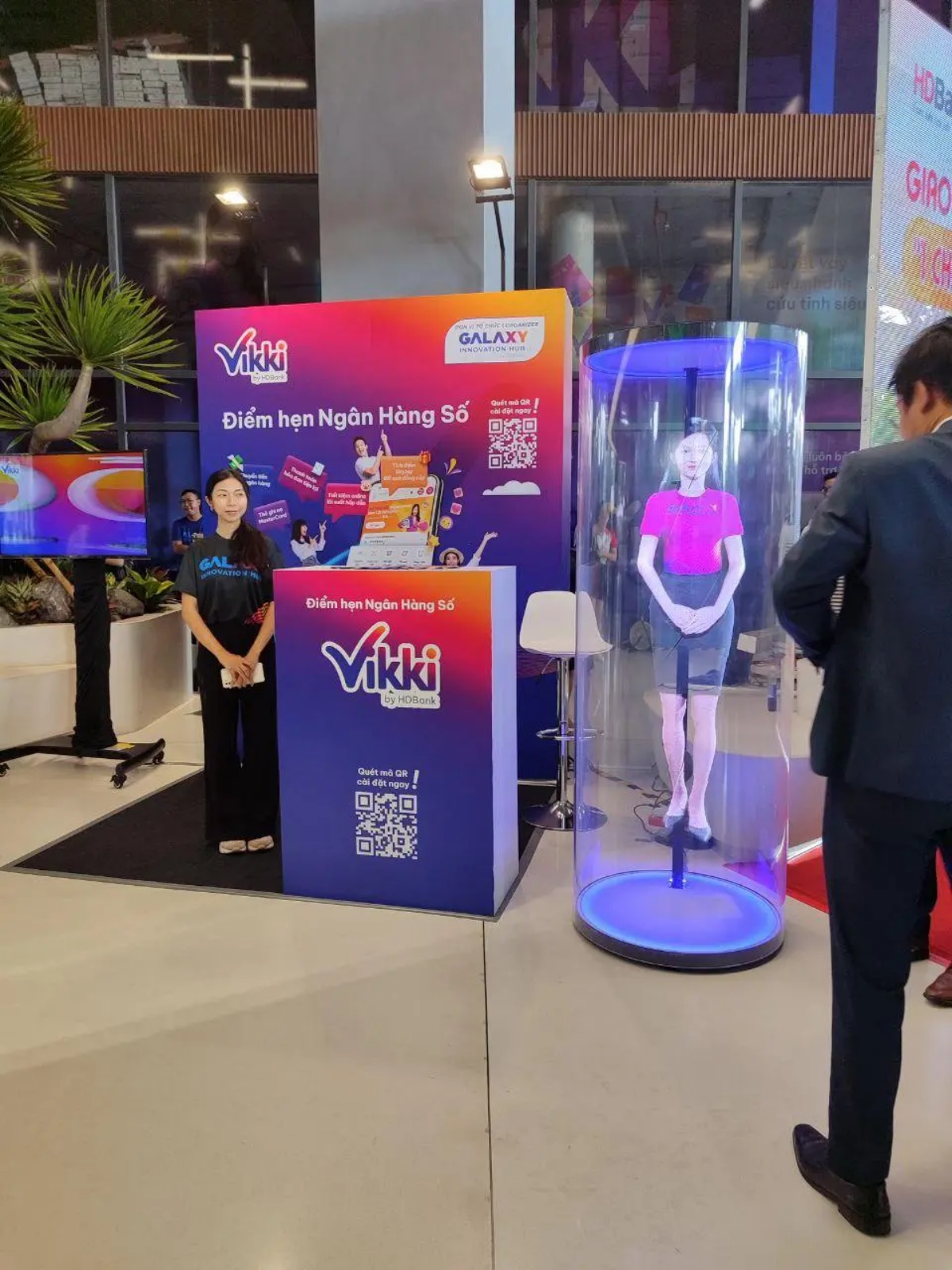 Sôi động Future Expo: Cùng "sống ảo" với robot, “phá đảo” game AI và "cháy" hết mình cùng âm nhạc- Ảnh 18. Sôi động Future Expo: Cùng "sống ảo" với robot, “phá đảo” game AI và "cháy" hết mình cùng âm nhạc- Ảnh 18.