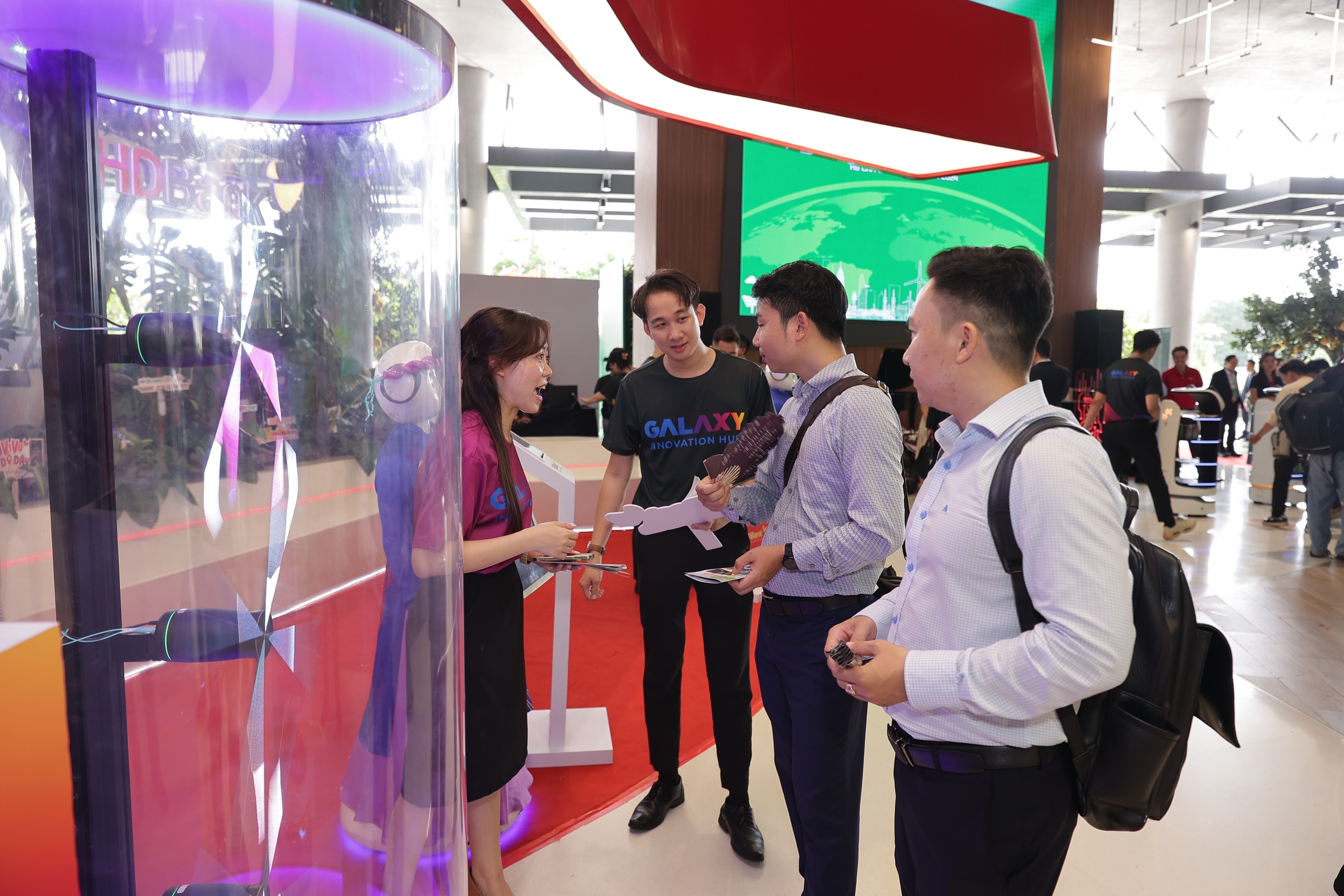 Sôi động Future Expo: Cùng "sống ảo" với robot, “phá đảo” game AI và "cháy" hết mình cùng âm nhạc- Ảnh 4.