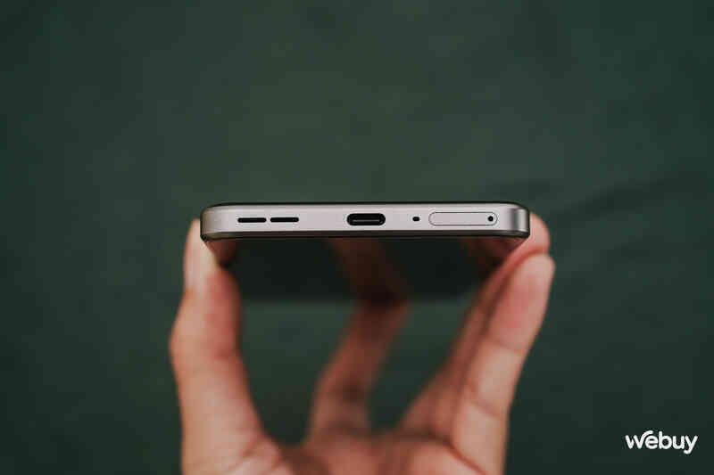 Trên tay smartphone mạnh nhất phân khúc tầm trung: Giá chỉ hơn 7 triệu có chip Snapdragon 7+ Gen 3, pin 5500mAh, sạc 100W- Ảnh 5. Trên tay smartphone mạnh nhất phân khúc tầm trung: Giá chỉ hơn 7 triệu có chip Snapdragon 7+ Gen 3, pin 5500mAh, sạc 100W- Ảnh 5.