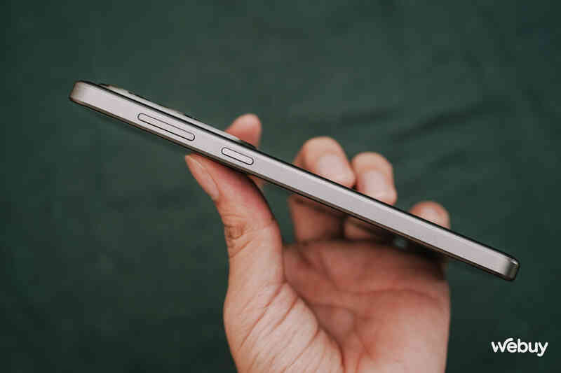 Trên tay smartphone mạnh nhất phân khúc tầm trung: Giá chỉ hơn 7 triệu có chip Snapdragon 7+ Gen 3, pin 5500mAh, sạc 100W- Ảnh 6. Trên tay smartphone mạnh nhất phân khúc tầm trung: Giá chỉ hơn 7 triệu có chip Snapdragon 7+ Gen 3, pin 5500mAh, sạc 100W- Ảnh 6.