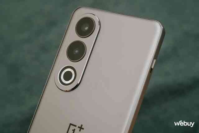 Trên tay smartphone mạnh nhất phân khúc tầm trung: Giá chỉ hơn 7 triệu có chip Snapdragon 7+ Gen 3, pin 5500mAh, sạc 100W- Ảnh 10. Trên tay smartphone mạnh nhất phân khúc tầm trung: Giá chỉ hơn 7 triệu có chip Snapdragon 7+ Gen 3, pin 5500mAh, sạc 100W- Ảnh 10.