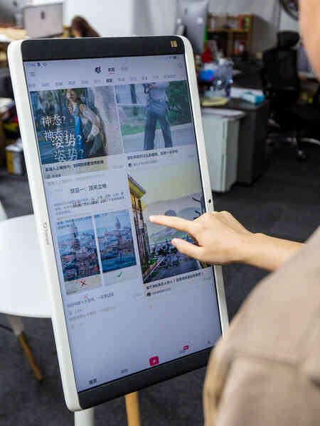 Baseus ra mắt màn hình di động 24 inch "nhái" LG StandbyME: Độ phân giải FHD, loa và webcam tích hợp, pin 14 giờ, giá từ 13,9 triệu đồng- Ảnh 5. Baseus ra mắt màn hình di động 24 inch "nhái" LG StandbyME: Độ phân giải FHD, loa và webcam tích hợp, pin 14 giờ, giá từ 13,9 triệu đồng- Ảnh 5.