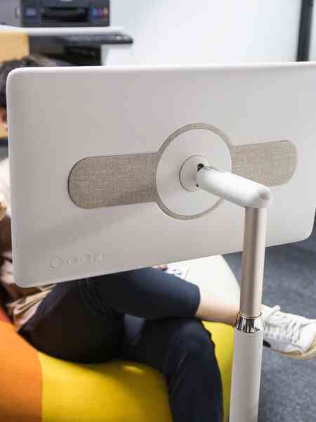 Baseus ra mắt màn hình di động 24 inch "nhái" LG StandbyME: Độ phân giải FHD, loa và webcam tích hợp, pin 14 giờ, giá từ 13,9 triệu đồng- Ảnh 6. Baseus ra mắt màn hình di động 24 inch "nhái" LG StandbyME: Độ phân giải FHD, loa và webcam tích hợp, pin 14 giờ, giá từ 13,9 triệu đồng- Ảnh 6.