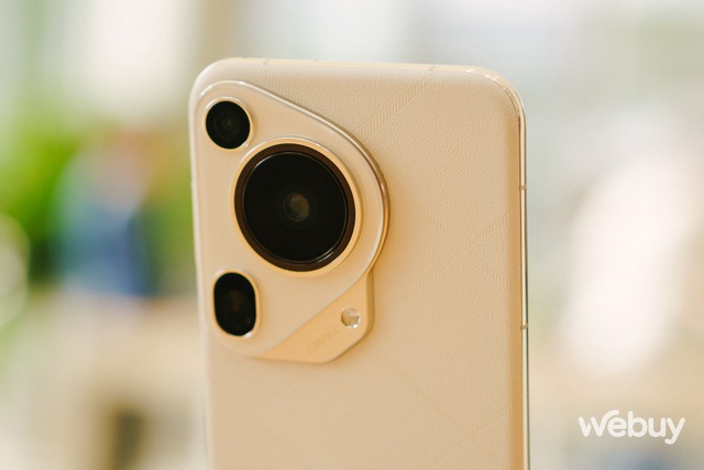 Cận cảnh 'quái vật camera' Huawei Pura 70 Ultra: Camera thò thụt, thay đổi được khẩu độ và AI xóa vật rất nhanh- Ảnh 9. Cận cảnh 'quái vật camera' Huawei Pura 70 Ultra: Camera thò thụt, thay đổi được khẩu độ và AI xóa vật rất nhanh- Ảnh 9.