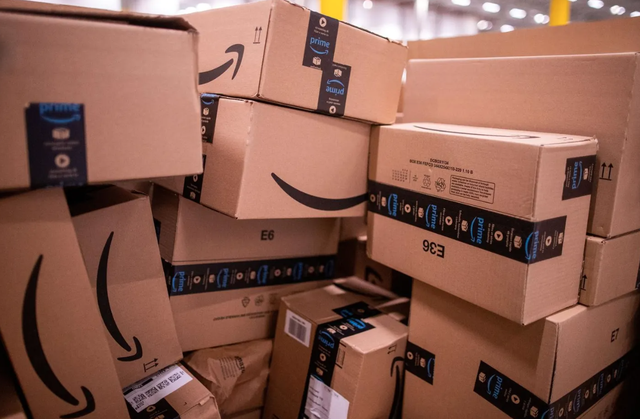 Kỳ tích Amazon: Tiết kiệm ít nhất 500.000 tấn bao bì/năm, trọng lượng tương đương 7.750 máy bay Boeing 737, 145 triệu gói hàng đã được vận chuyển bằng 9.000 xe điện