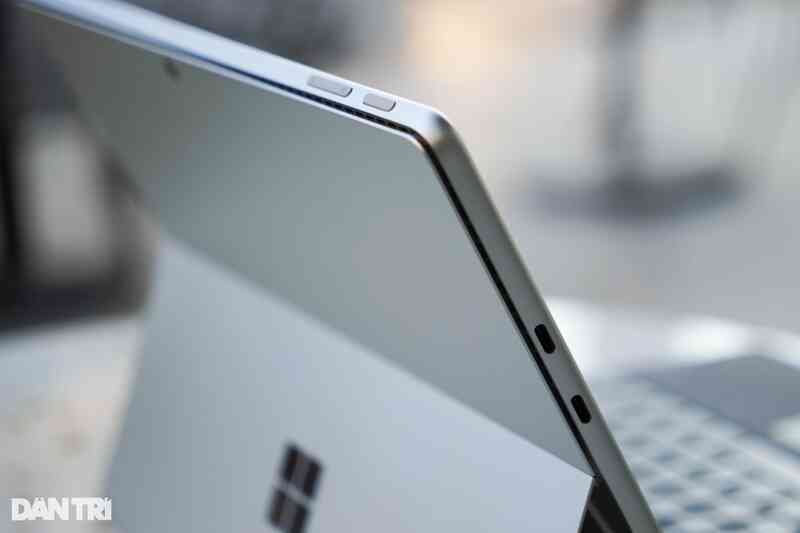 Cận cảnh máy tính AI đầu tiên của Microsoft, tích hợp phím Copilot - 5