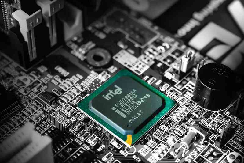 CEO Intel nói gì khi lỗ 7 tỷ USD từ kinh doanh chip?