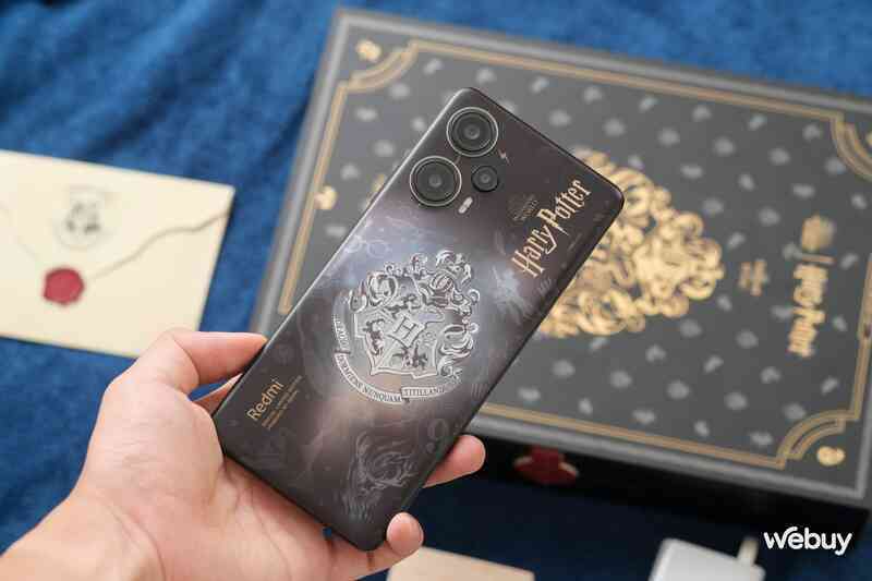 Chưa ra mắt, Xiaomi đã "nhá hàng" Redmi Turbo 3 và Redmi Pad Pro phiên bản Harry Potter cực đẹp, Potterheads đã chuẩn bị "lúa" chưa?- Ảnh 2. Chưa ra mắt, Xiaomi đã "nhá hàng" Redmi Turbo 3 và Redmi Pad Pro phiên bản Harry Potter cực đẹp, Potterheads đã chuẩn bị "lúa" chưa?- Ảnh 2.