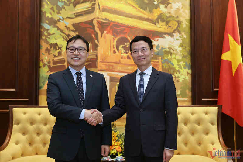 W-Bộ trưởng Nguyễn Mạnh Hùng tiếp Đại sứ Hàn Quốc (1).jpg