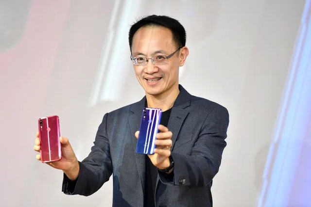Đồng sáng lập Xiaomi mua xe điện Tesla, CĐM bàn tán: "Ơ ông này không sợ mất việc à?"- Ảnh 3. Đồng sáng lập Xiaomi mua xe điện Tesla, CĐM bàn tán: "Ơ ông này không sợ mất việc à?"- Ảnh 3.