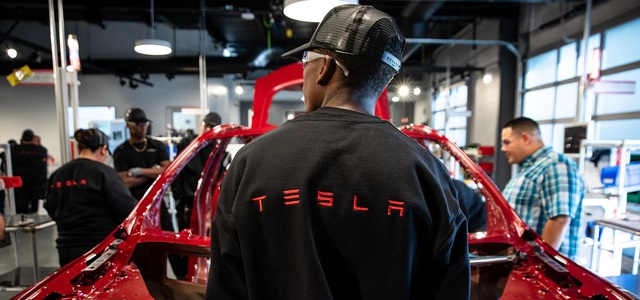 Hậu sa thải hàng nghìn nhân viên, Tesla tiếp tục cắt giảm tuyển dụng: Hôm trước còn tuyển 3.400 vị trí, sau 1 đêm chỉ còn... 3 vị trí- Ảnh 2. Hậu sa thải hàng nghìn nhân viên, Tesla tiếp tục cắt giảm tuyển dụng: Hôm trước còn tuyển 3.400 vị trí, sau 1 đêm chỉ còn... 3 vị trí- Ảnh 2.