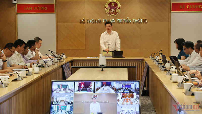 W-hoi nghi tong ket luat buu chinh 1.jpg