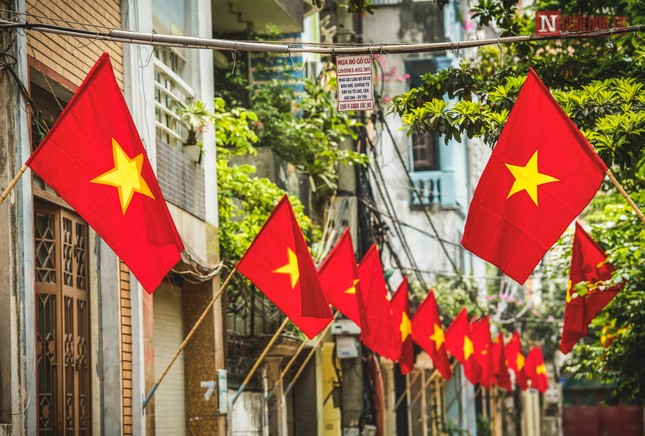Mỗi hộ gia đình ở Hà Nội được tặng 1 lá cờ Tổ quốc dịp kỷ niệm 70 năm Giải phóng Thủ đô