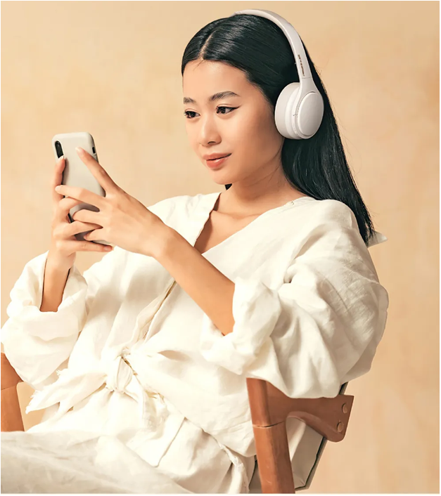 4 mẫu tai nghe chụp tai vừa cách âm xịn, vừa hợp làm phụ kiện cho outfit mùa hè- Ảnh 4. 4 mẫu tai nghe chụp tai vừa cách âm xịn, vừa hợp làm phụ kiện cho outfit mùa hè- Ảnh 4.