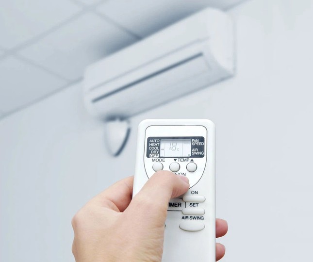 Bác sỹ chỉ cách chống khô mắt do ngồi lâu trong phòng máy lạnh- Ảnh 2. Bác sỹ chỉ cách chống khô mắt do ngồi lâu trong phòng máy lạnh- Ảnh 2.