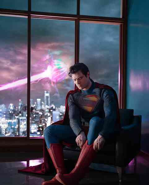 DC công bố hình ảnh chính thức đầu tiên của Superman mới