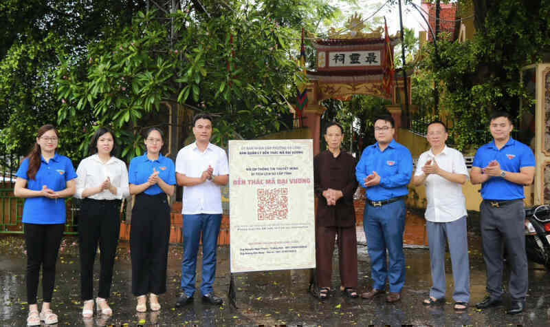 Phường Ka Long (TP Móng Cái) triển khai gắn mã QR-code tại các điểm tham quan trên địa bàn. Ảnh: Minh Đức