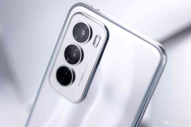 Chưa ra mắt, OPPO Reno12 đã có loạt ảnh cận cảnh: Thiết kế "mới mà cũ" với phong cách thời trang Y2K- Ảnh 17. Chưa ra mắt, OPPO Reno12 đã có loạt ảnh cận cảnh: Thiết kế "mới mà cũ" với phong cách thời trang Y2K- Ảnh 17.