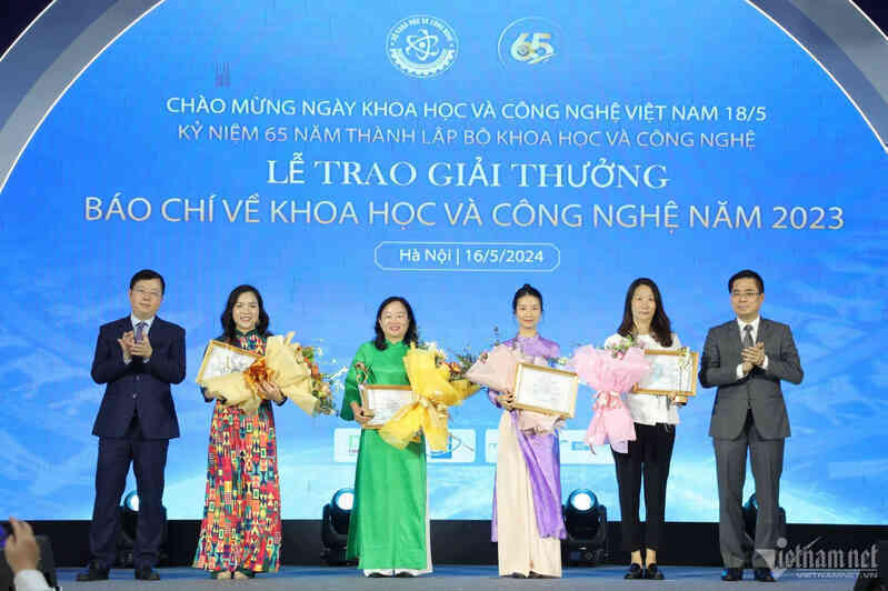 Trao tặng Giải thưởng báo chí về khoa học, công nghệ năm 2023