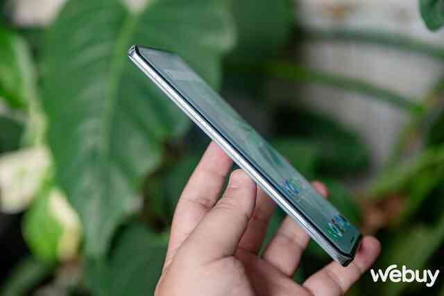 Cận cảnh vivo V30 Series: Thiết kế siêu mỏng ấn tượng, cắt bớt camera nhưng phóng to đèn trợ sáng liệu có tạo nên sự khác biệt?- Ảnh 12. Cận cảnh vivo V30 Series: Thiết kế siêu mỏng ấn tượng, cắt bớt camera nhưng phóng to đèn trợ sáng liệu có tạo nên sự khác biệt?- Ảnh 12.