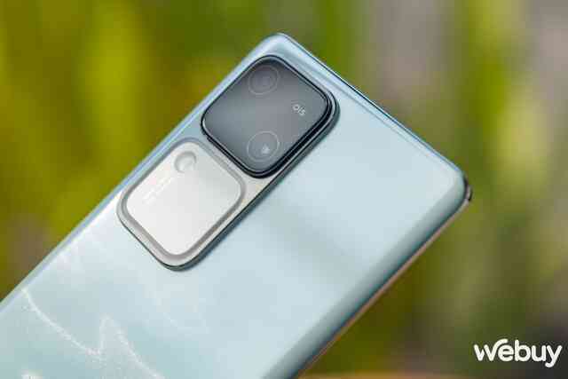 Cận cảnh vivo V30 Series: Thiết kế siêu mỏng ấn tượng, cắt bớt camera nhưng phóng to đèn trợ sáng liệu có tạo nên sự khác biệt?- Ảnh 13. Cận cảnh vivo V30 Series: Thiết kế siêu mỏng ấn tượng, cắt bớt camera nhưng phóng to đèn trợ sáng liệu có tạo nên sự khác biệt?- Ảnh 13.