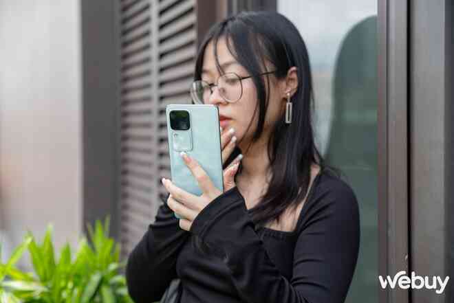 Cận cảnh vivo V30 Series: Thiết kế siêu mỏng ấn tượng, cắt bớt camera nhưng phóng to đèn trợ sáng liệu có tạo nên sự khác biệt?- Ảnh 15. Cận cảnh vivo V30 Series: Thiết kế siêu mỏng ấn tượng, cắt bớt camera nhưng phóng to đèn trợ sáng liệu có tạo nên sự khác biệt?- Ảnh 15.