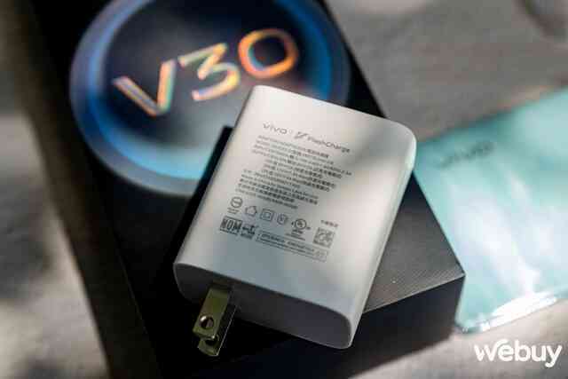 Cận cảnh vivo V30 Series: Thiết kế siêu mỏng ấn tượng, cắt bớt camera nhưng phóng to đèn trợ sáng liệu có tạo nên sự khác biệt?- Ảnh 39. Cận cảnh vivo V30 Series: Thiết kế siêu mỏng ấn tượng, cắt bớt camera nhưng phóng to đèn trợ sáng liệu có tạo nên sự khác biệt?- Ảnh 39.