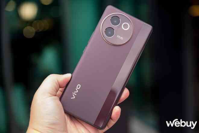 Cận cảnh vivo V30 Series: Thiết kế siêu mỏng ấn tượng, cắt bớt camera nhưng phóng to đèn trợ sáng liệu có tạo nên sự khác biệt?- Ảnh 43. Cận cảnh vivo V30 Series: Thiết kế siêu mỏng ấn tượng, cắt bớt camera nhưng phóng to đèn trợ sáng liệu có tạo nên sự khác biệt?- Ảnh 43.