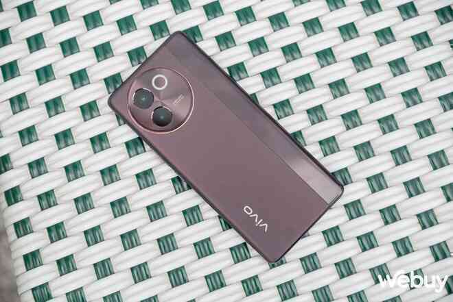 Cận cảnh vivo V30 Series: Thiết kế siêu mỏng ấn tượng, cắt bớt camera nhưng phóng to đèn trợ sáng liệu có tạo nên sự khác biệt?- Ảnh 44. Cận cảnh vivo V30 Series: Thiết kế siêu mỏng ấn tượng, cắt bớt camera nhưng phóng to đèn trợ sáng liệu có tạo nên sự khác biệt?- Ảnh 44.