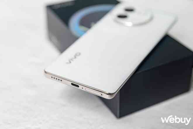Cận cảnh vivo V30 Series: Thiết kế siêu mỏng ấn tượng, cắt bớt camera nhưng phóng to đèn trợ sáng liệu có tạo nên sự khác biệt?- Ảnh 56. Cận cảnh vivo V30 Series: Thiết kế siêu mỏng ấn tượng, cắt bớt camera nhưng phóng to đèn trợ sáng liệu có tạo nên sự khác biệt?- Ảnh 56.