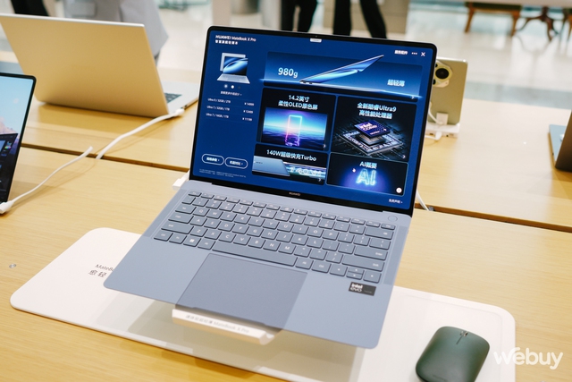 Trên tay bộ đôi Huawei MateBook X Pro và FreeBuds Lipstick 2: Thiết bị công nghệ dành cho người yêu cái đẹp- Ảnh 2. Trên tay bộ đôi Huawei MateBook X Pro và FreeBuds Lipstick 2: Thiết bị công nghệ dành cho người yêu cái đẹp- Ảnh 2.