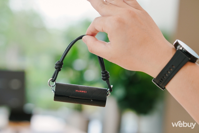 Trên tay bộ đôi Huawei MateBook X Pro và FreeBuds Lipstick 2: Thiết bị công nghệ dành cho người yêu cái đẹp- Ảnh 11. Trên tay bộ đôi Huawei MateBook X Pro và FreeBuds Lipstick 2: Thiết bị công nghệ dành cho người yêu cái đẹp- Ảnh 11.