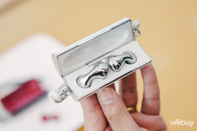 Trên tay bộ đôi Huawei MateBook X Pro và FreeBuds Lipstick 2: Thiết bị công nghệ dành cho người yêu cái đẹp- Ảnh 13. Trên tay bộ đôi Huawei MateBook X Pro và FreeBuds Lipstick 2: Thiết bị công nghệ dành cho người yêu cái đẹp- Ảnh 13.