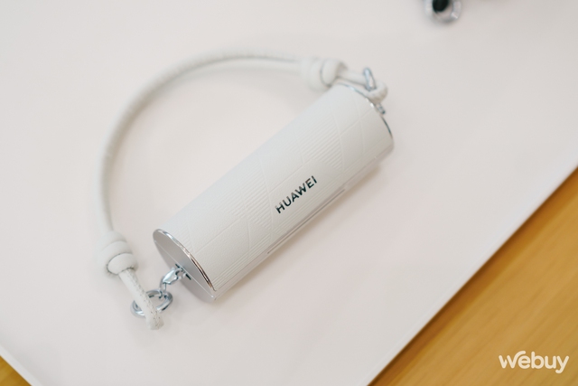 Trên tay bộ đôi Huawei MateBook X Pro và FreeBuds Lipstick 2: Thiết bị công nghệ dành cho người yêu cái đẹp- Ảnh 9. Trên tay bộ đôi Huawei MateBook X Pro và FreeBuds Lipstick 2: Thiết bị công nghệ dành cho người yêu cái đẹp- Ảnh 9.