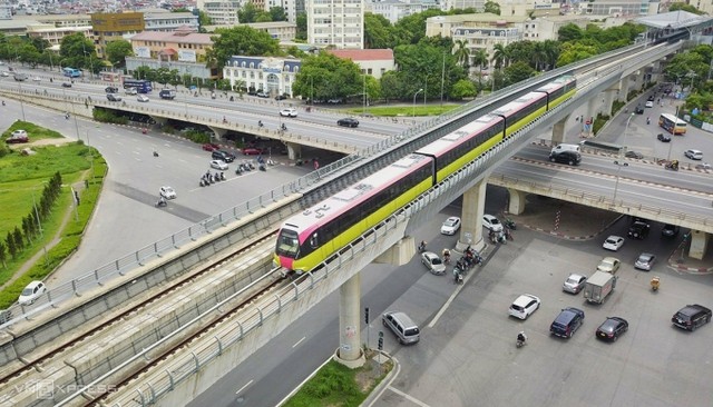 Dự án hơn 34.000 tỷ đồng đi qua 6 quận Hà Nội: công nhân tất bật, “quái vật công nghệ” 850 tấn nhập khẩu từ Đức sắp vận hành