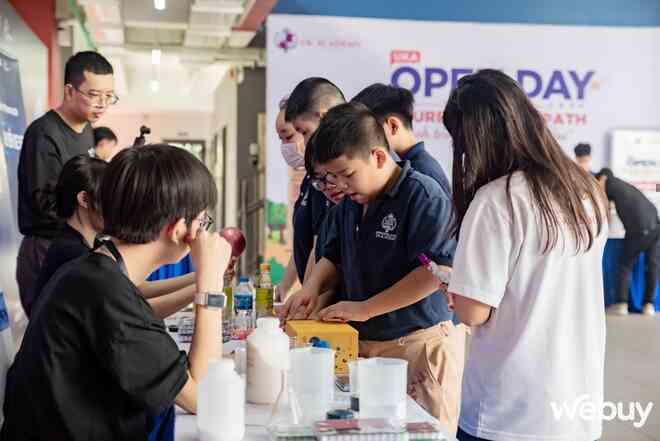 Xe buýt SFT "cập bến", chính thức phát động cuộc thi Solve for Tomorrow 2024 khu vực phía nam- Ảnh 3. Xe buýt SFT "cập bến", chính thức phát động cuộc thi Solve for Tomorrow 2024 khu vực phía nam- Ảnh 3.