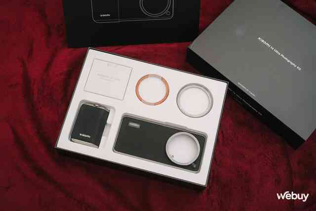 Mở hộp Xiaomi 14 Ultra chính hãng kèm bộ phụ kiện chụp ảnh cực chất: Máy ảnh compact giá hơn 30 triệu đồng dành cho các "dân chơi" Việt- Ảnh 2. Mở hộp Xiaomi 14 Ultra chính hãng kèm bộ phụ kiện chụp ảnh cực chất: Máy ảnh compact giá hơn 30 triệu đồng dành cho các "dân chơi" Việt- Ảnh 2.