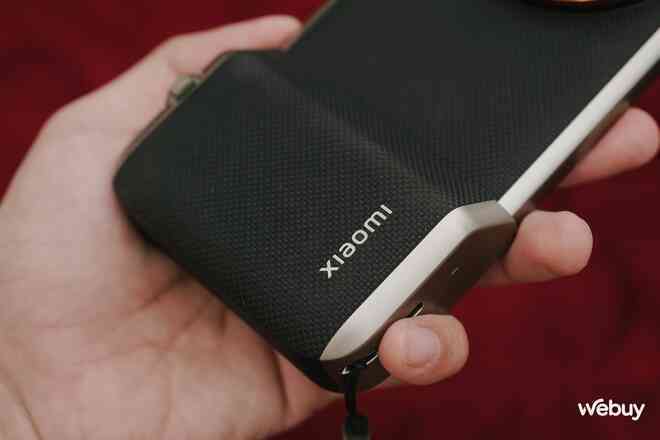 Mở hộp Xiaomi 14 Ultra chính hãng kèm bộ phụ kiện chụp ảnh cực chất: Máy ảnh compact giá hơn 30 triệu đồng dành cho các "dân chơi" Việt- Ảnh 11. Mở hộp Xiaomi 14 Ultra chính hãng kèm bộ phụ kiện chụp ảnh cực chất: Máy ảnh compact giá hơn 30 triệu đồng dành cho các "dân chơi" Việt- Ảnh 11.