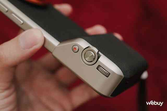 Mở hộp Xiaomi 14 Ultra chính hãng kèm bộ phụ kiện chụp ảnh cực chất: Máy ảnh compact giá hơn 30 triệu đồng dành cho các "dân chơi" Việt- Ảnh 15. Mở hộp Xiaomi 14 Ultra chính hãng kèm bộ phụ kiện chụp ảnh cực chất: Máy ảnh compact giá hơn 30 triệu đồng dành cho các "dân chơi" Việt- Ảnh 15.