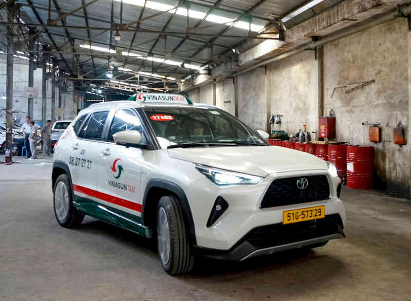 Taxi hybrid đầu tiên tại Việt Nam chuẩn bị ra mắt: Giá cước không đổi, mẫu xe nào được chọn?